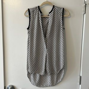 H&M Black & White Patterned Sleeveless Blouse Size 10